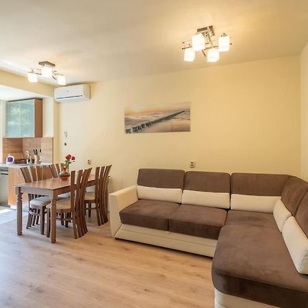 Top Location, Brand New 3 Bdrm Apt & Free Parking Sofia Exterior foto