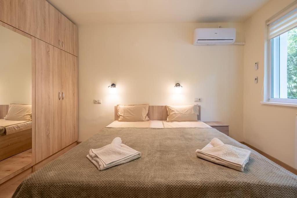 Top Location, Brand New 3 Bdrm Apt & Free Parking Sofia Exterior foto