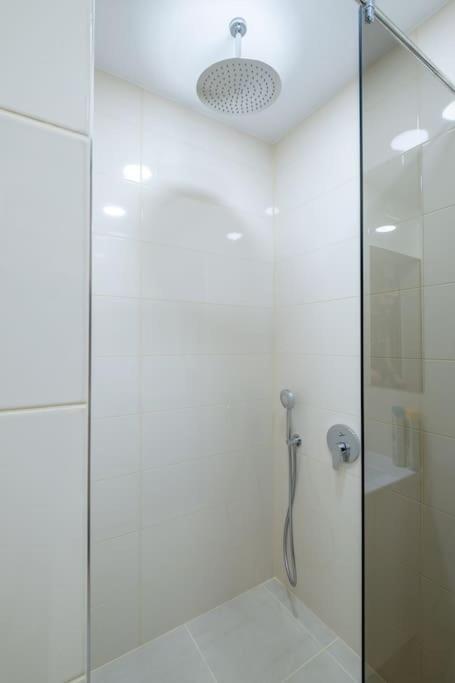 Top Location, Brand New 3 Bdrm Apt & Free Parking Sofia Exterior foto