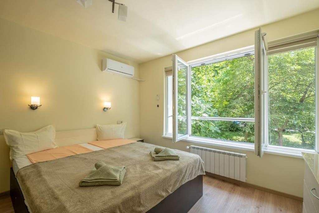 Top Location, Brand New 3 Bdrm Apt & Free Parking Sofia Exterior foto