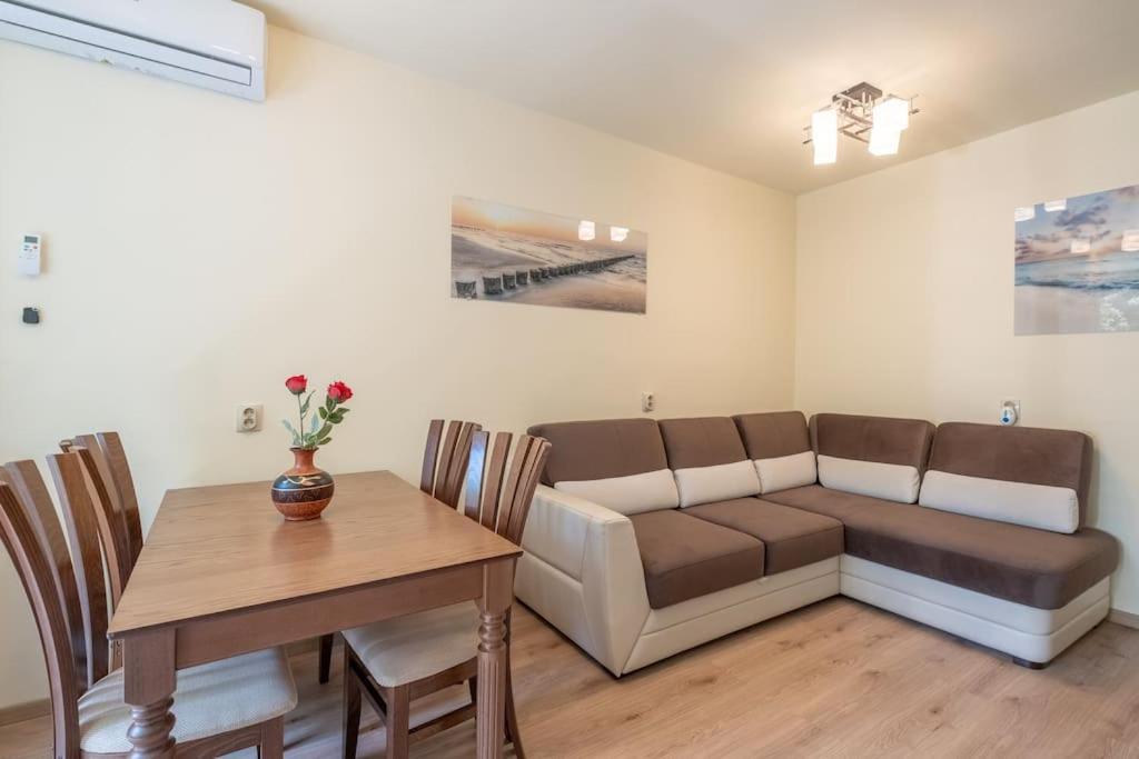 Top Location, Brand New 3 Bdrm Apt & Free Parking Sofia Exterior foto