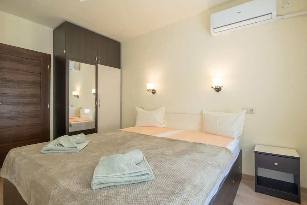 Top Location, Brand New 3 Bdrm Apt & Free Parking Sofia Exterior foto