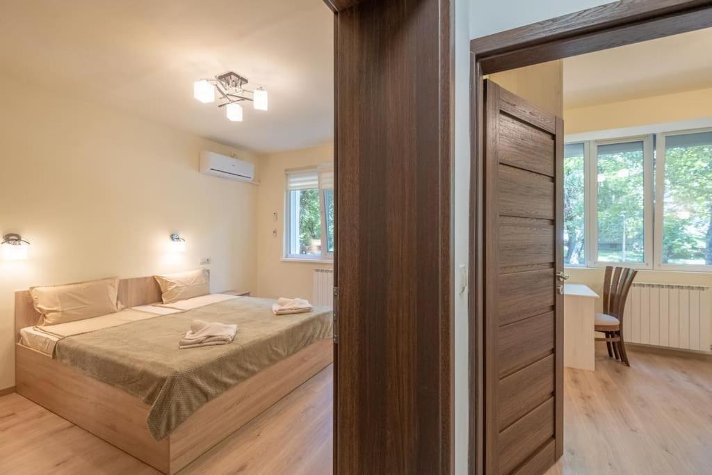 Top Location, Brand New 3 Bdrm Apt & Free Parking Sofia Exterior foto