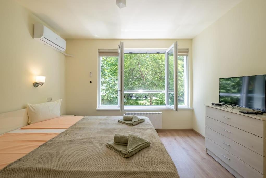 Top Location, Brand New 3 Bdrm Apt & Free Parking Sofia Exterior foto